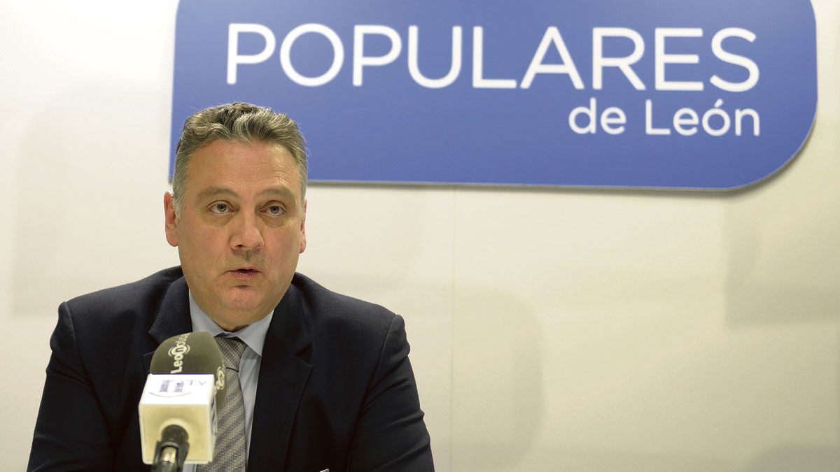 El diputado nacional, Alfredo Prada, en la sede del PP de León. | MAURICIO PEÑA