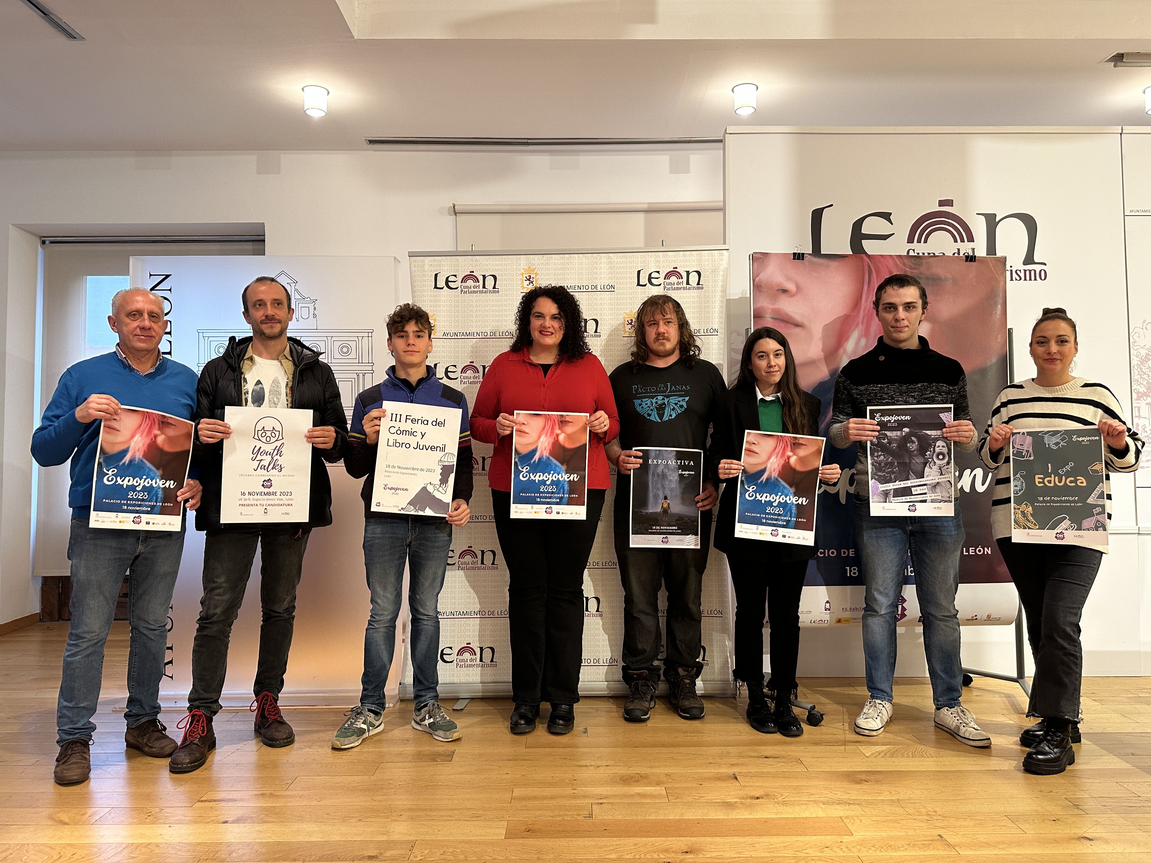 Presentación de la Expojoven en el Ayuntamiento de León, con la concejala de Juventud, Vera López, y miembros de las asociaciones. | L.N.C.