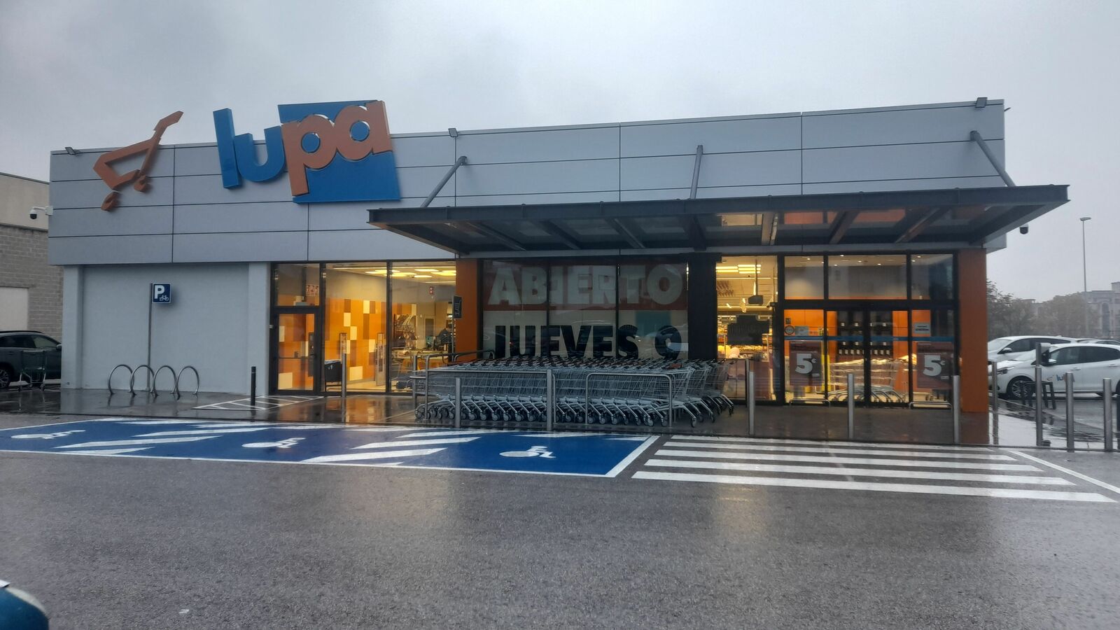 Establecimiento preparado para su apertura en Ponferrada. | MAR IGLESIAS