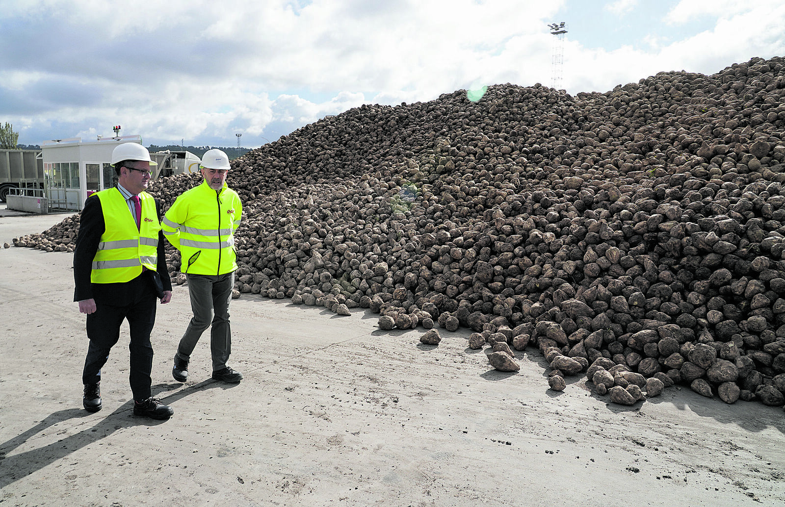 Dueñas y Posadas durante el recorrido por la planta de Acor. | ICAL