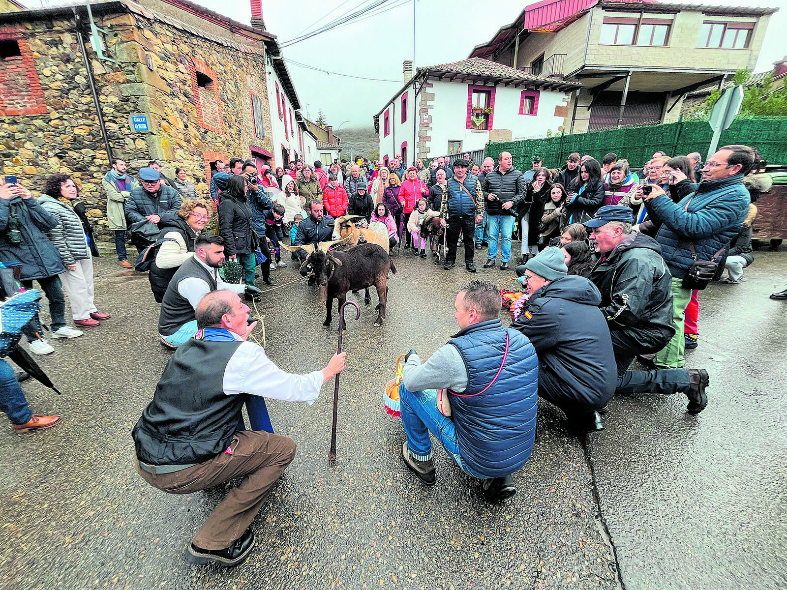 La Feria de la Cecina de Chivo reunió este sábado, en su primera jornada, a numeroso público. | REPORTAJE GRÁFICO: SAÚL ARÉN