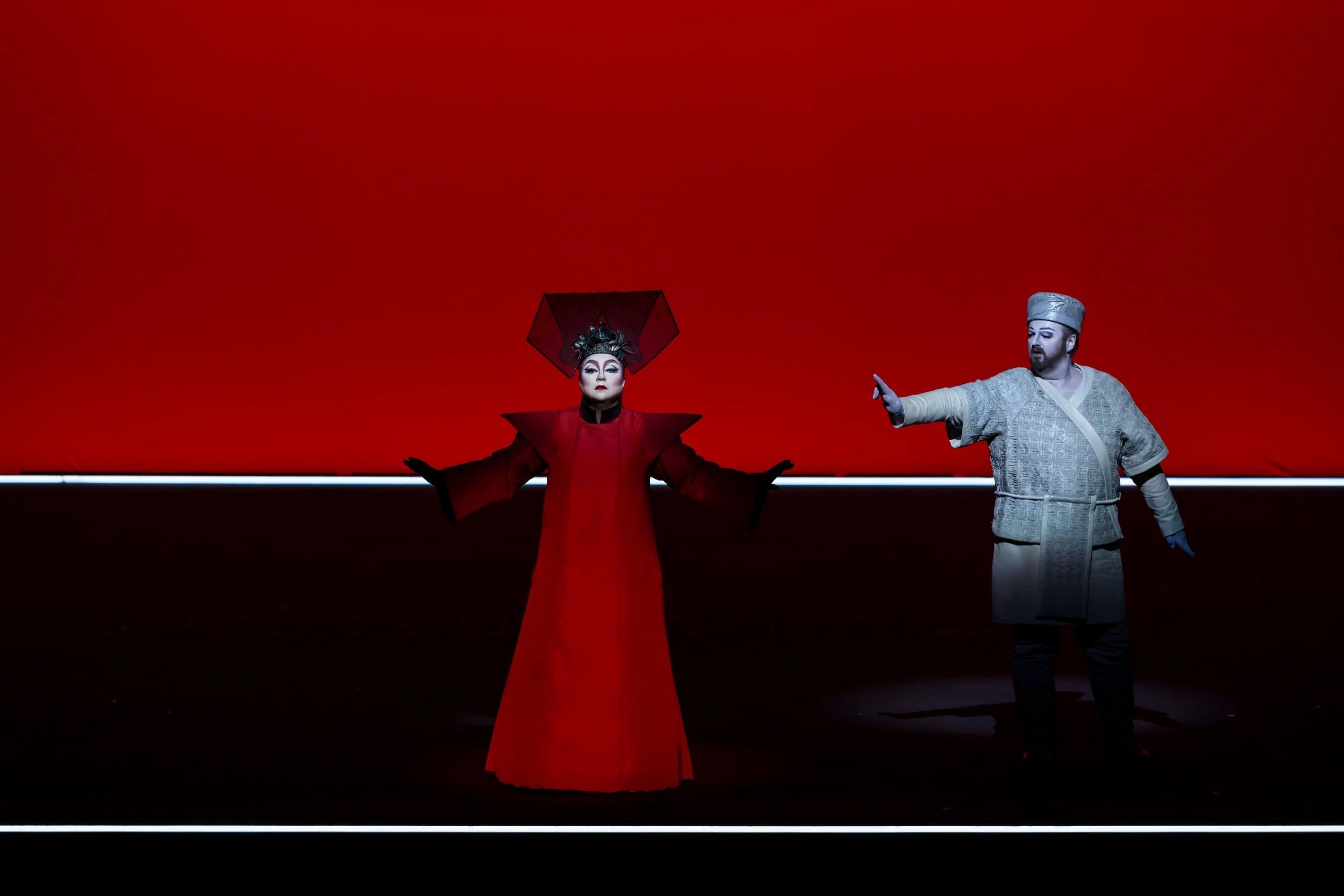 La soprano Iréne Theorin y el bajo Mila Kares en la representación de la célebre ópera de Puccini ‘Turandot’.