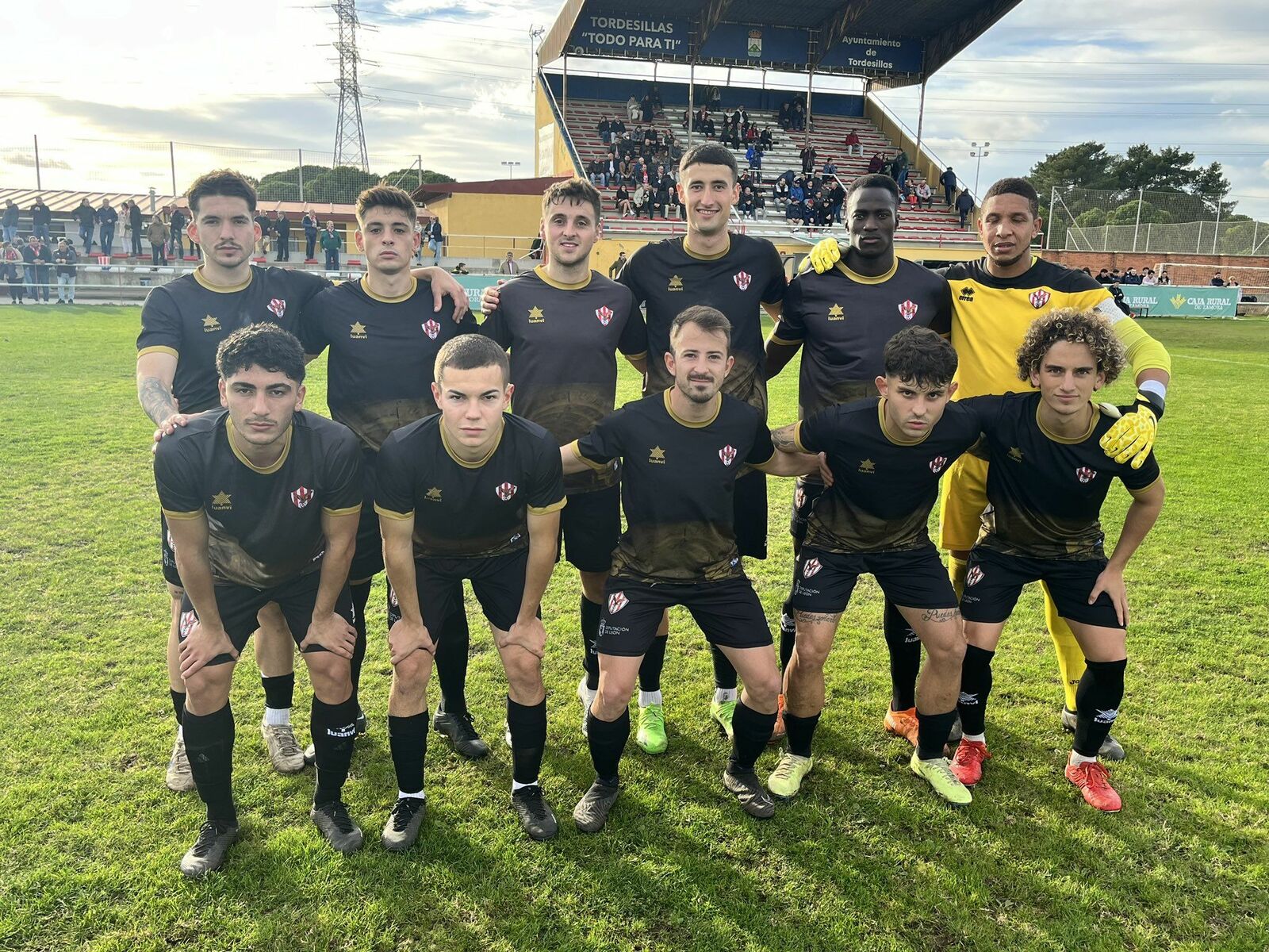 El Bembibre empató con un gol en el minuto 88 y está a dos puntos del play off | BEMBIBRE