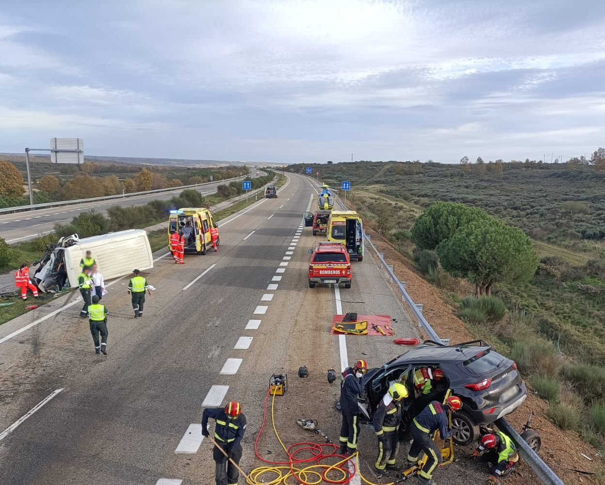 Estado en el que quedó uno de los vehículos siniestrados este último fin de semana. | BOMBEROS AYTO. LEÓN