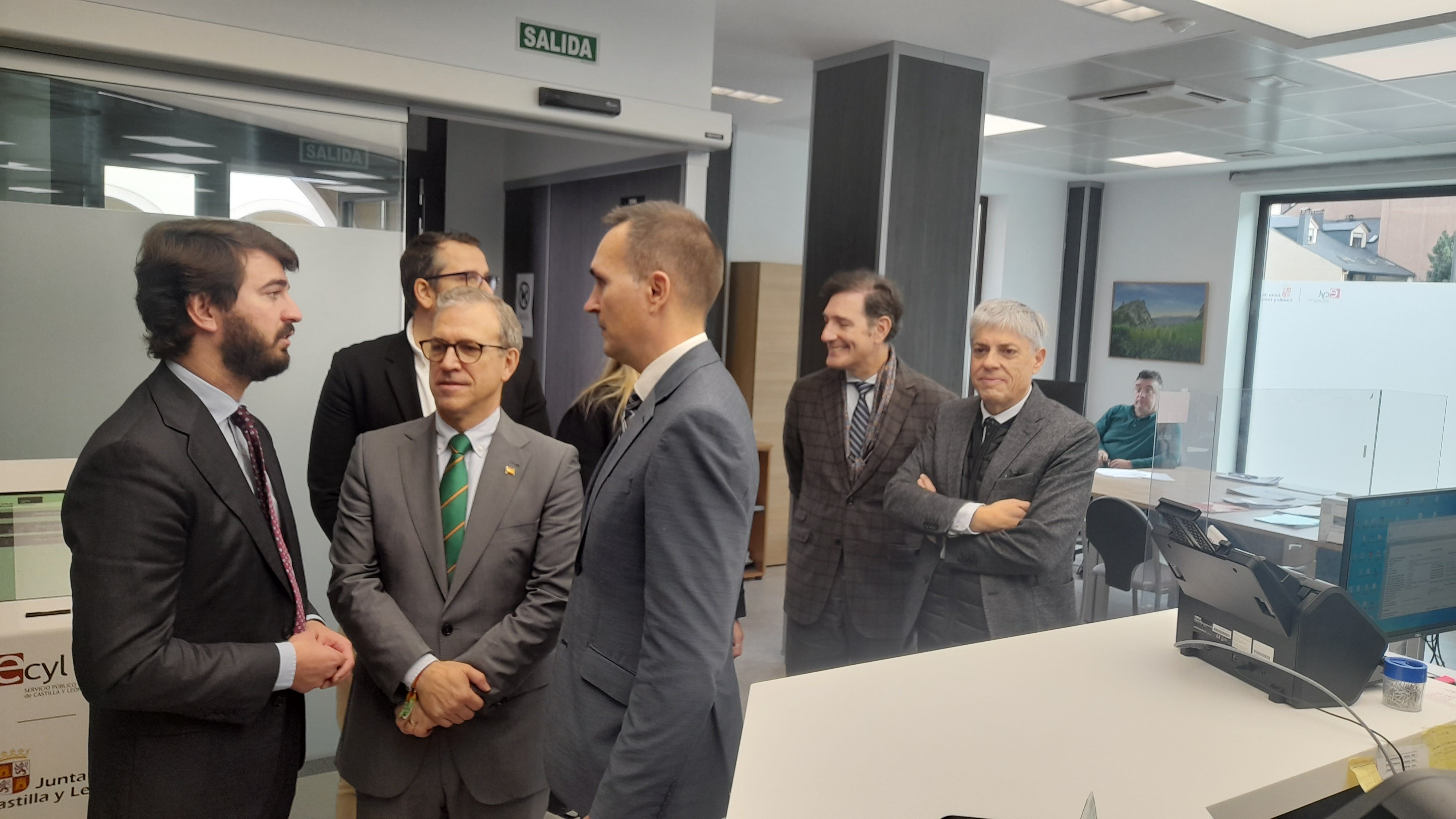 Visita a las nuevas dependencias del Ecyl en Ponferrada. | MAR IGLESIAS