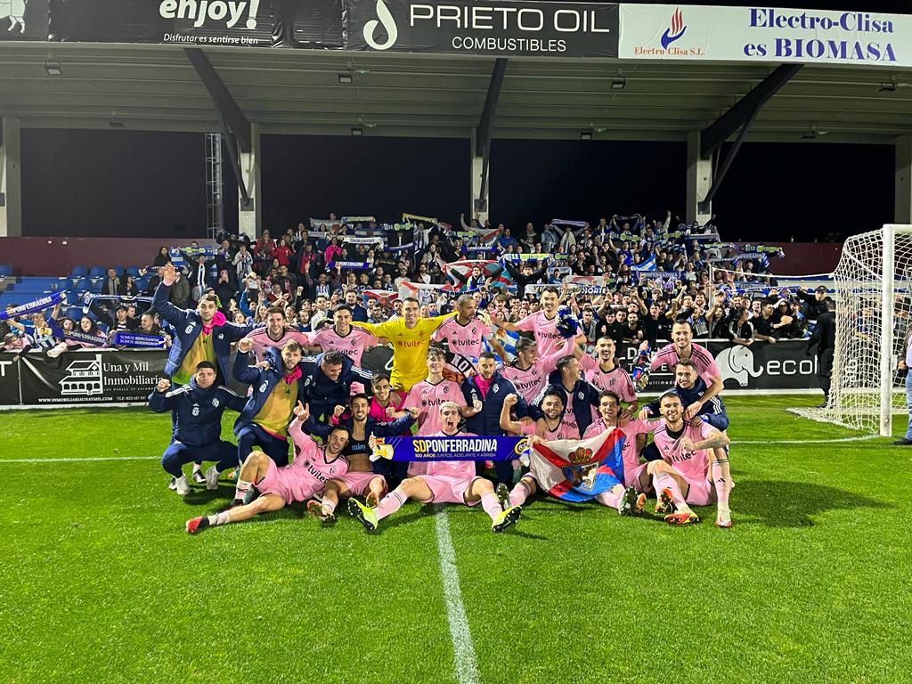 Markel Lozano dio a la Ponferradina su tercera victoria consecutiva que deja la equipo líder, unión con la afición. | SDP