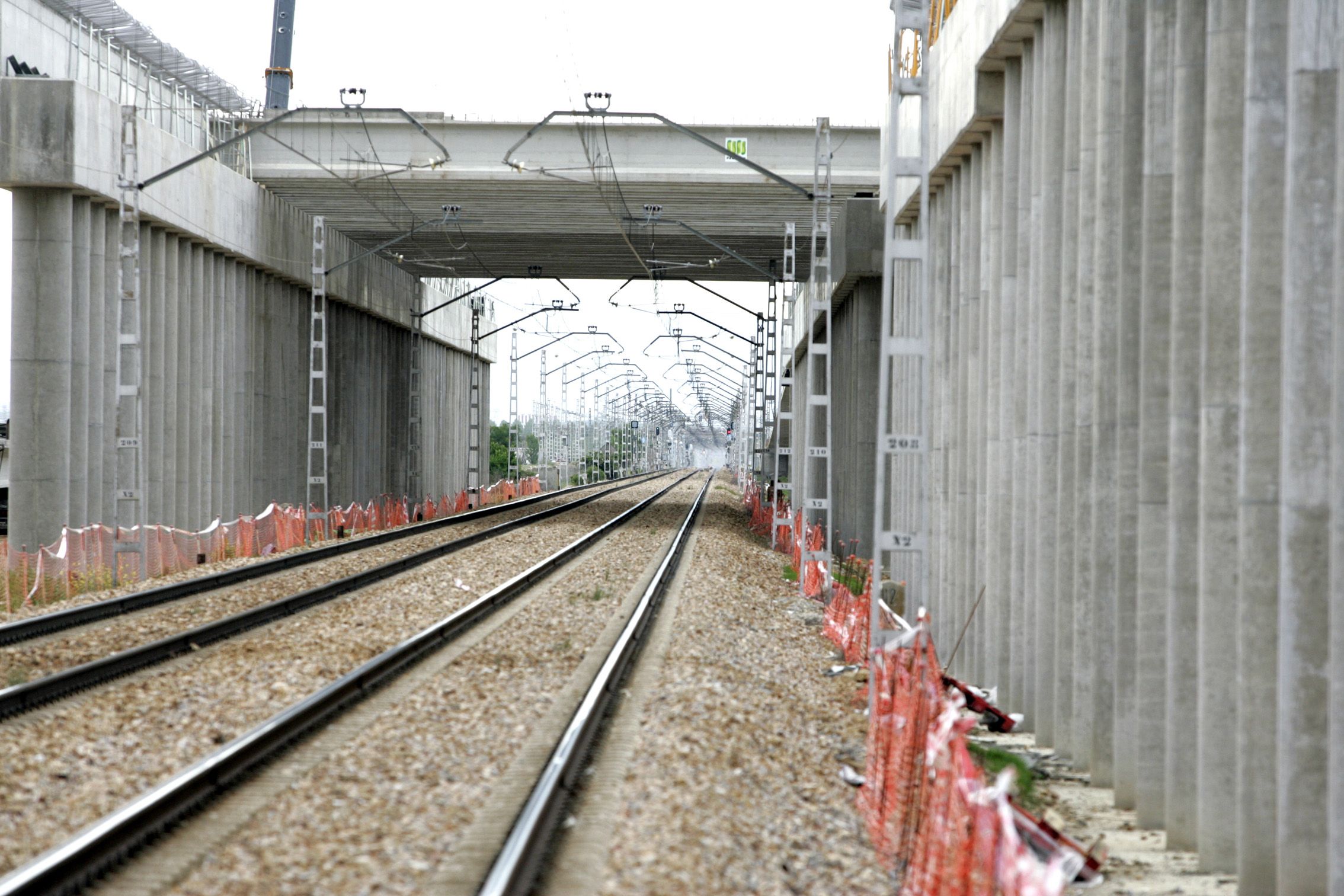 Obras en la pérgola de Torneros, en la LAV León - Palencia. | CAMPILLO (ICAL)