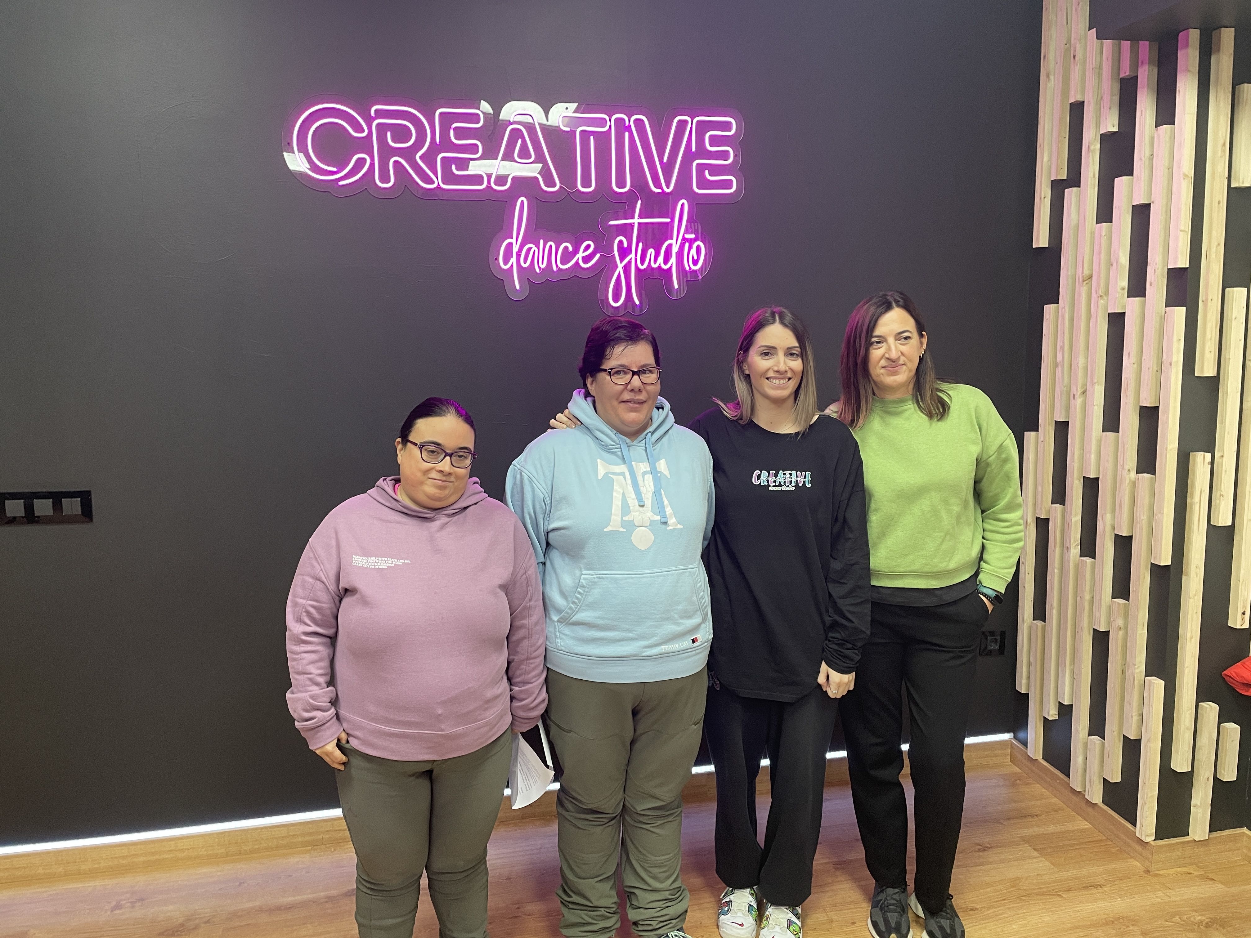 Presentación de la actividad en la sede de Creative Dance Studio. | Javier Fernández