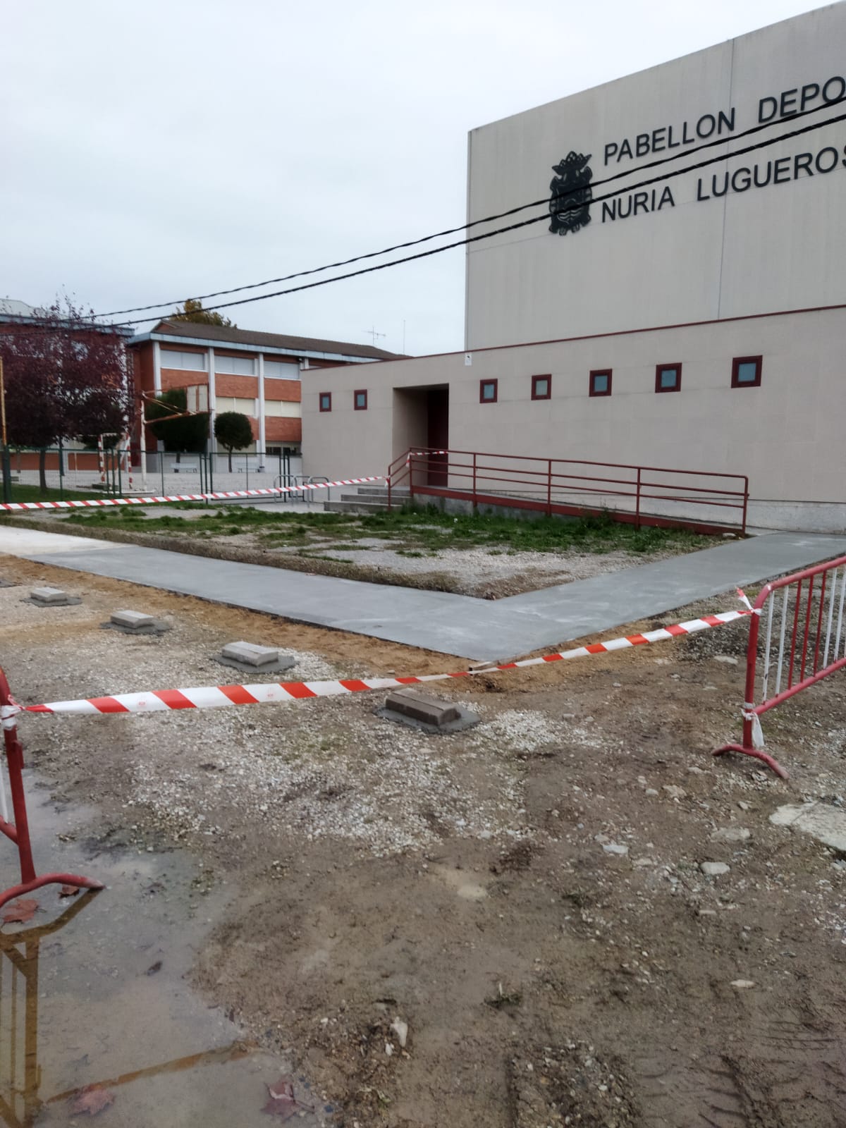 Nueva rampa de acceso en el pabellón Nuria Lugueros,