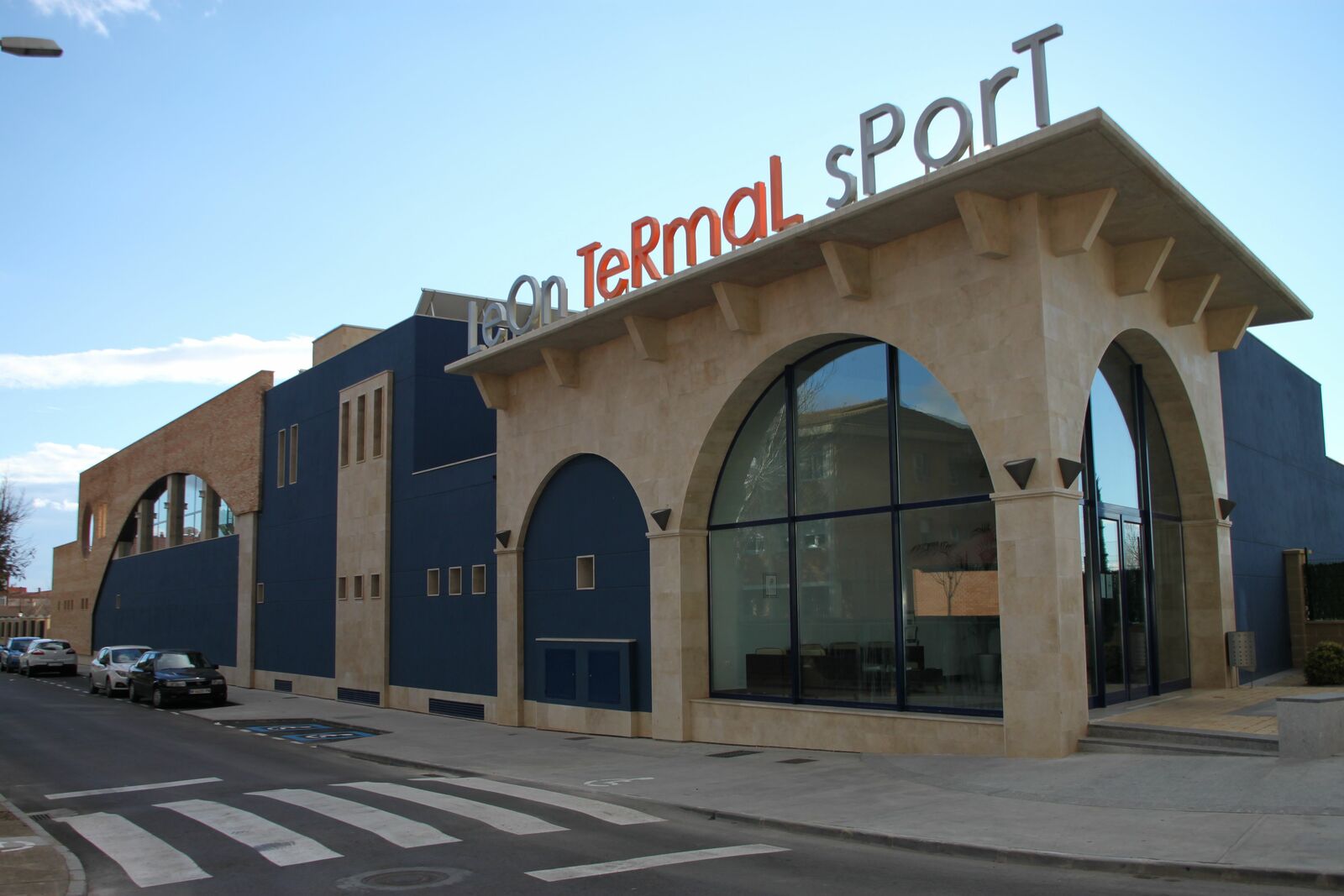 Vista de la entrada del balneario León Termal Sport. | L.N.C.