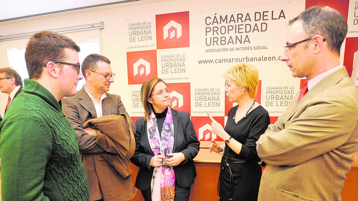 Julio Andrés Gutiérrez y María Marcos estuvieron presentes en la conferencia. | DANIEL MARTÍN