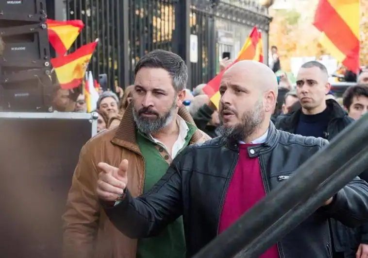 El secretario general de Solidaridad, Rodrigo Alonso, y el presidente de Vox, Santiago Abascal. | EDUARDO SAN BERNARDO (ABC)