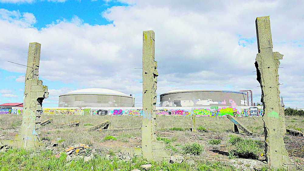 Depósitos de agua situados en la avenida de Asturias. | MAURICIO PEÑA