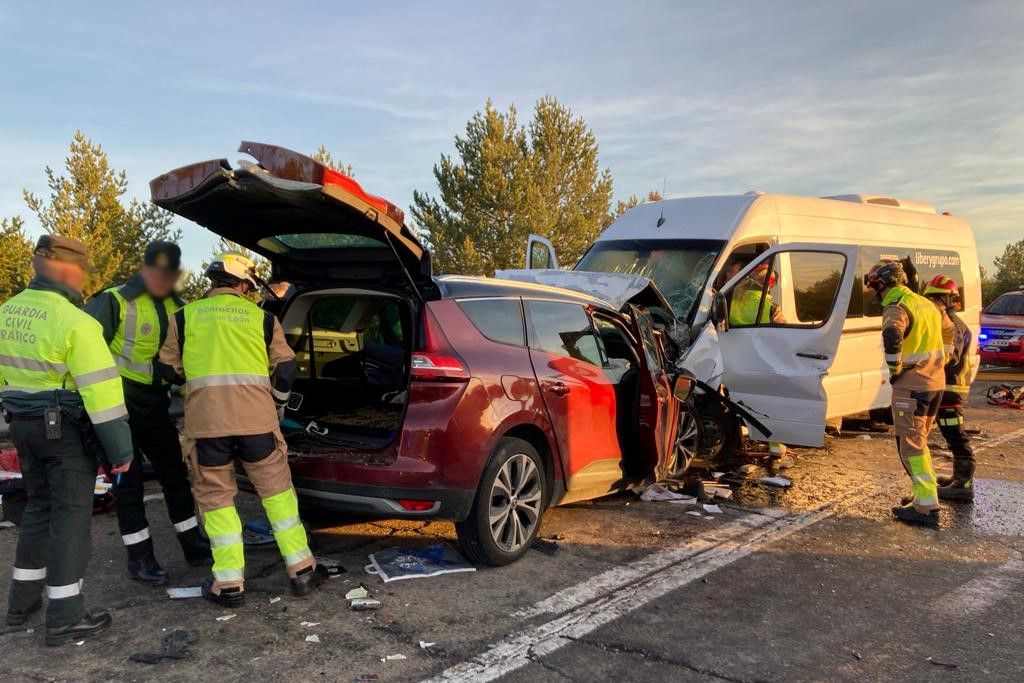 Los Bomberos de León tuvieron que intervenir en el accidente. | BOMBEROS DE LEÓN
