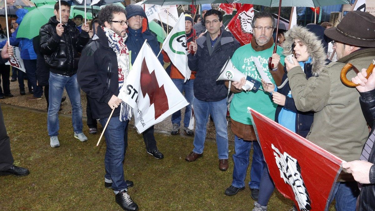 Concentración en el campus de Vegazana contra la reforma educativa. | CARLOS S. CAMPILLO (ICAL)