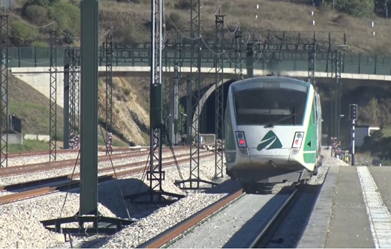 En la imagen, el Puesto de Adelantamiento y Estacionamiento de Trenes (PAET) de La Robla. | LAURA PASTORIZA