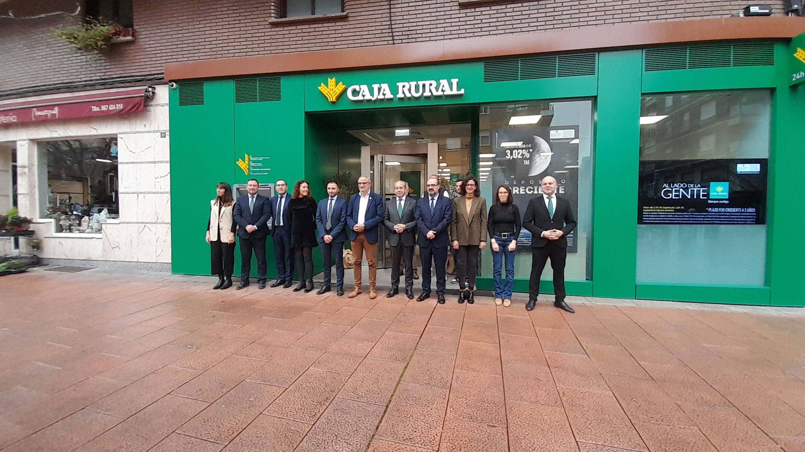 Inauguración de las nuevas oficinas de Caja Rural en Ponferrada. | MAR IGLESIAS