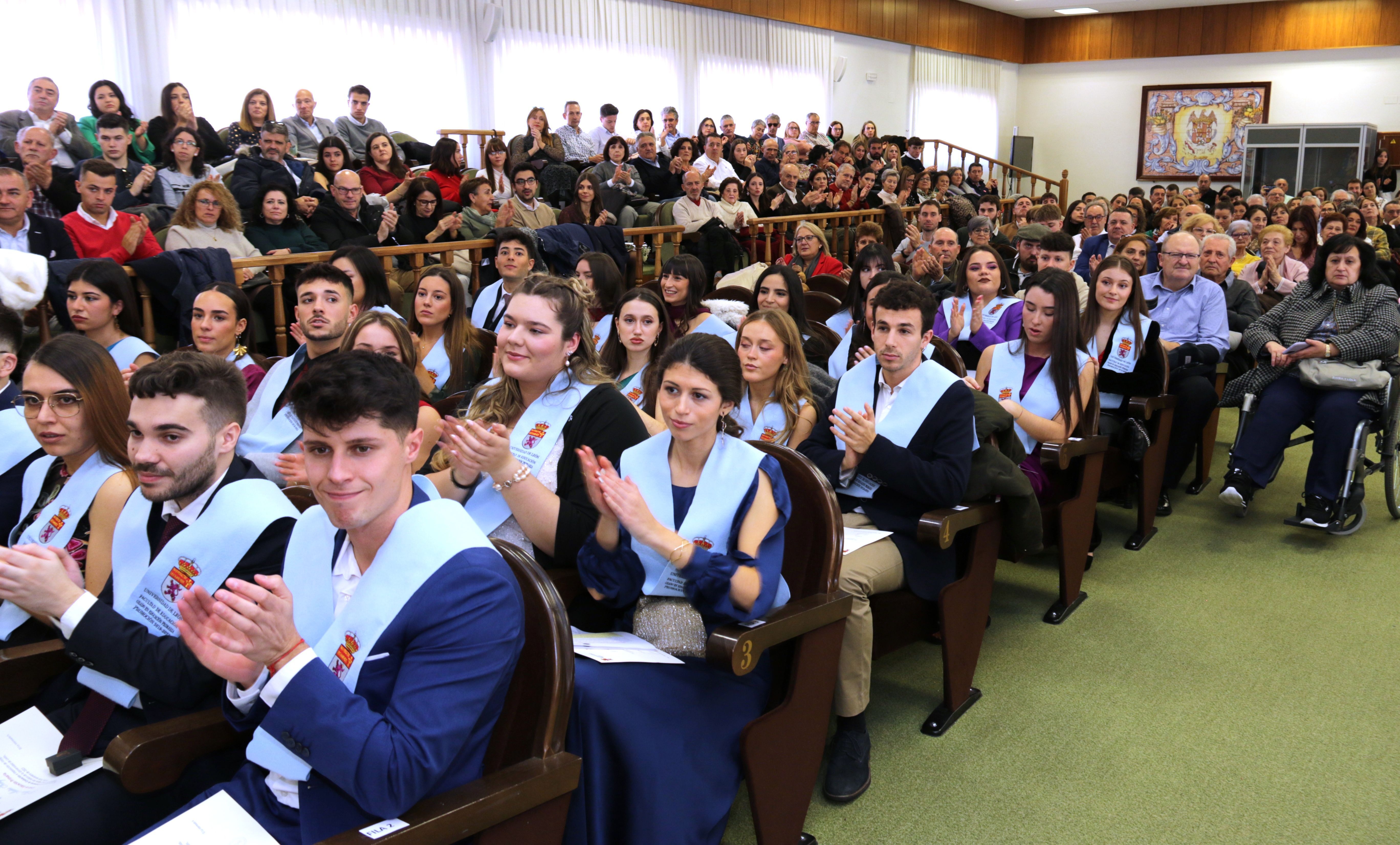 Un instante de la graduación de los alumnos de Educación.