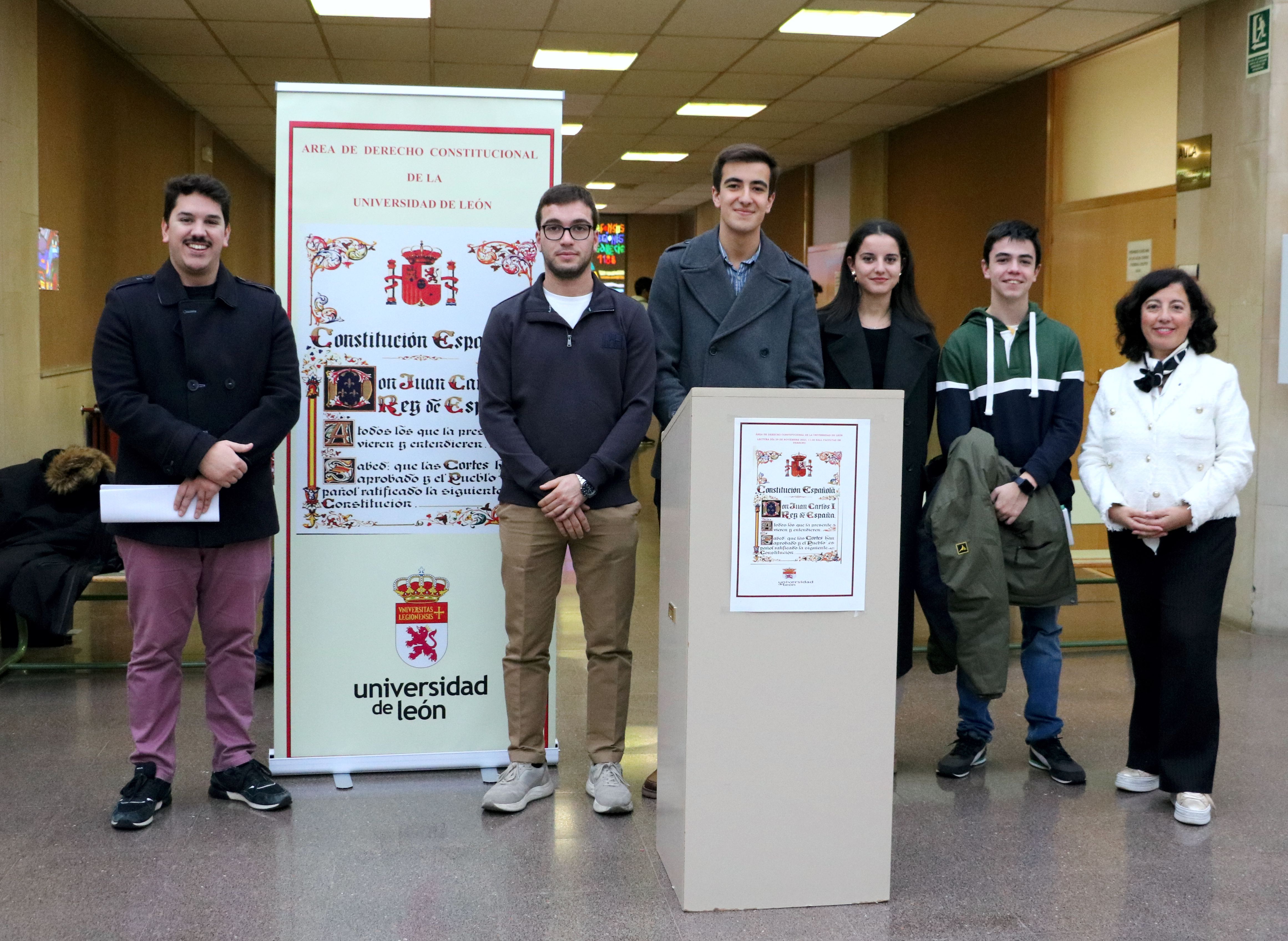 La lectura ha sido en el 'hall' de la Facultad de Derecho. | L.N.C.