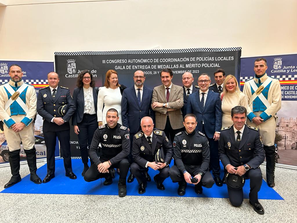 Entrega de medallas a los policías ponferradinos.