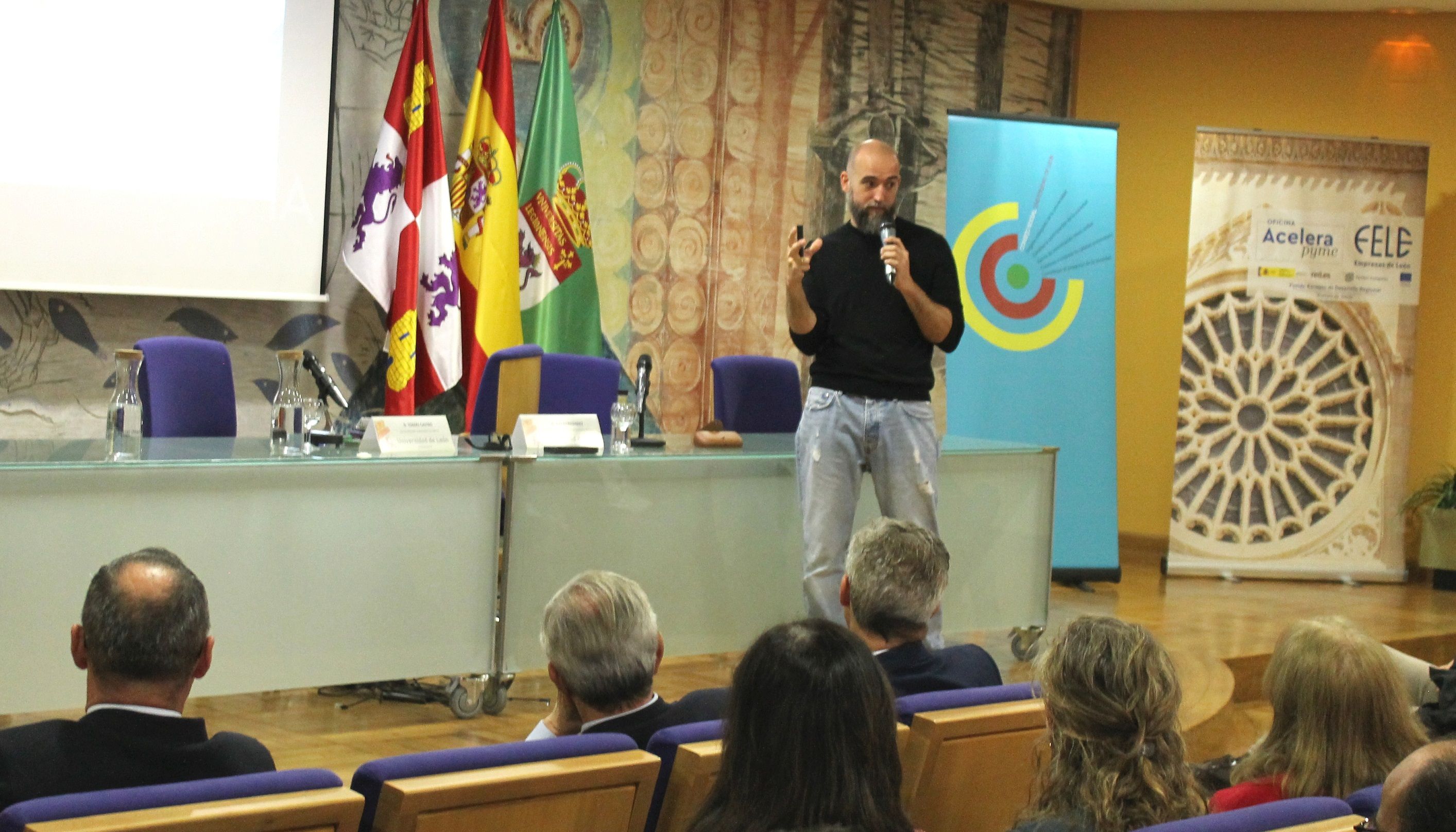 Jon Hernández, durante su charla en la ULE.