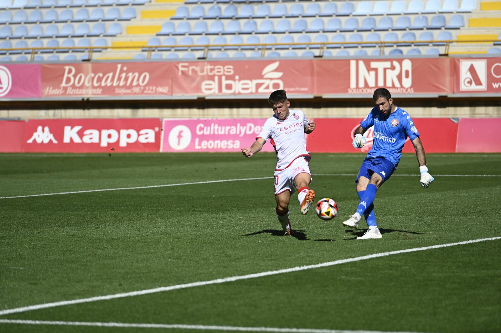 Aarón Rey durante un partido en el Reino | SAÚL ARÉN