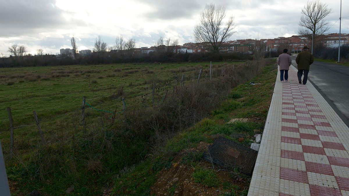 Terreno que el Ayuntamiento de Villaquilambre había cedido a la Junta para la construcción del centro. | MAURICIO PEÑA