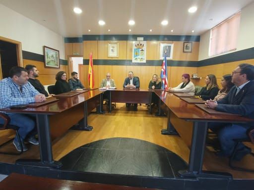 Visita de los dirigentes del Consejo Comarcal al Ayuntamiento de Camponaraya.