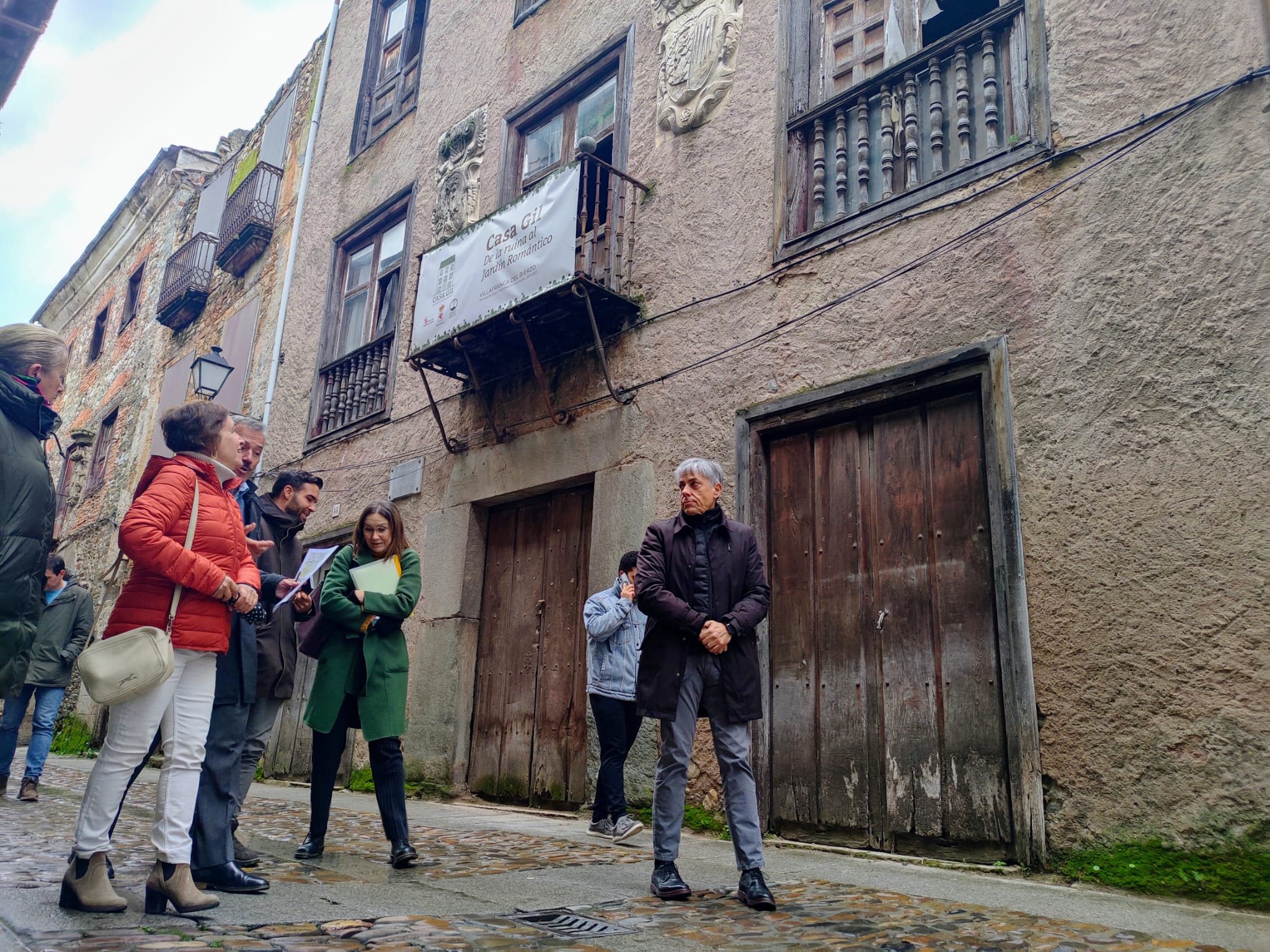 Visita del delegado a la Calle del Agua en Villafranca del Bierzo.