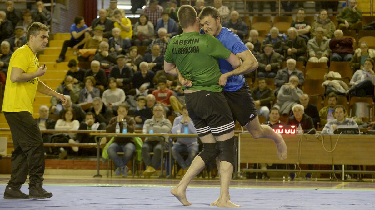 Combate de los hermanos Cabero en la final de pesados. | MAURICIO PEÑA