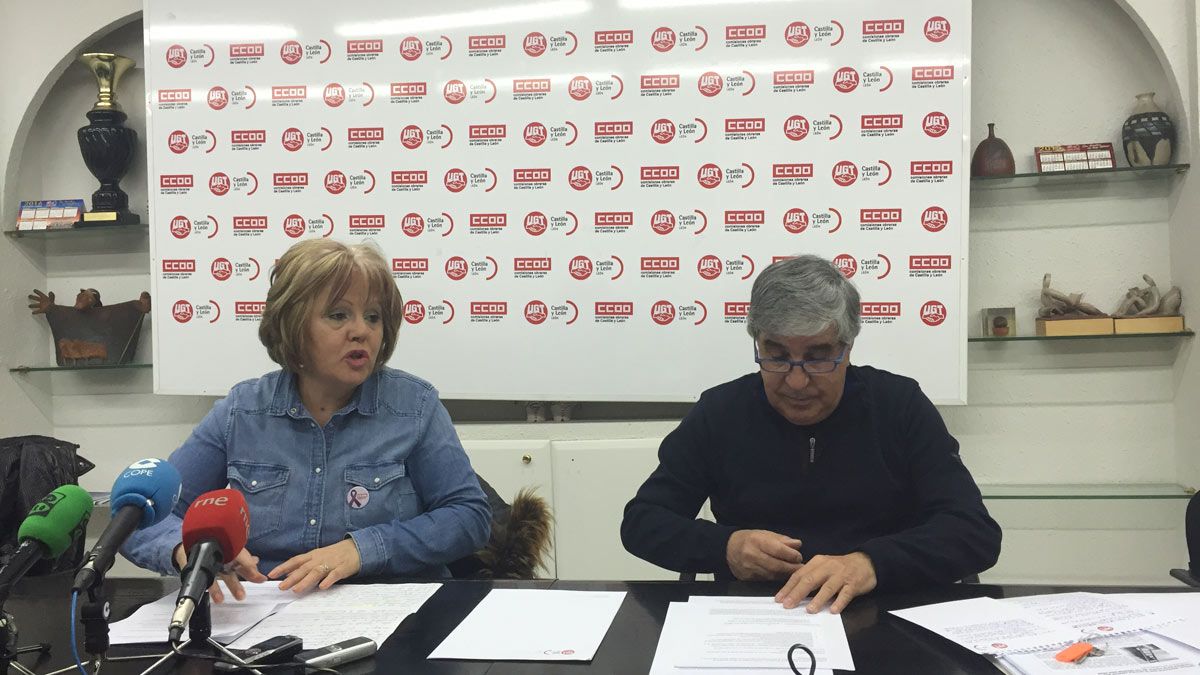 Rosa Castro (CCOO) y Félix Ordás (UGT), este lunes en una rueda de prensa conjunta. | S.M.