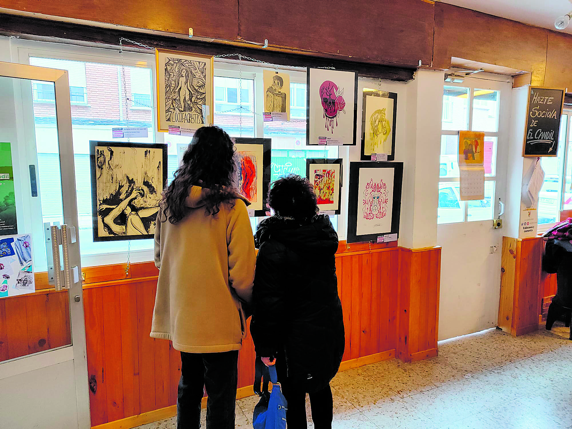 Más de cuarenta obras de siete artistas locales cuelgan de las paredes del Centro Obrero y Popular El Candil. | L.N.C.