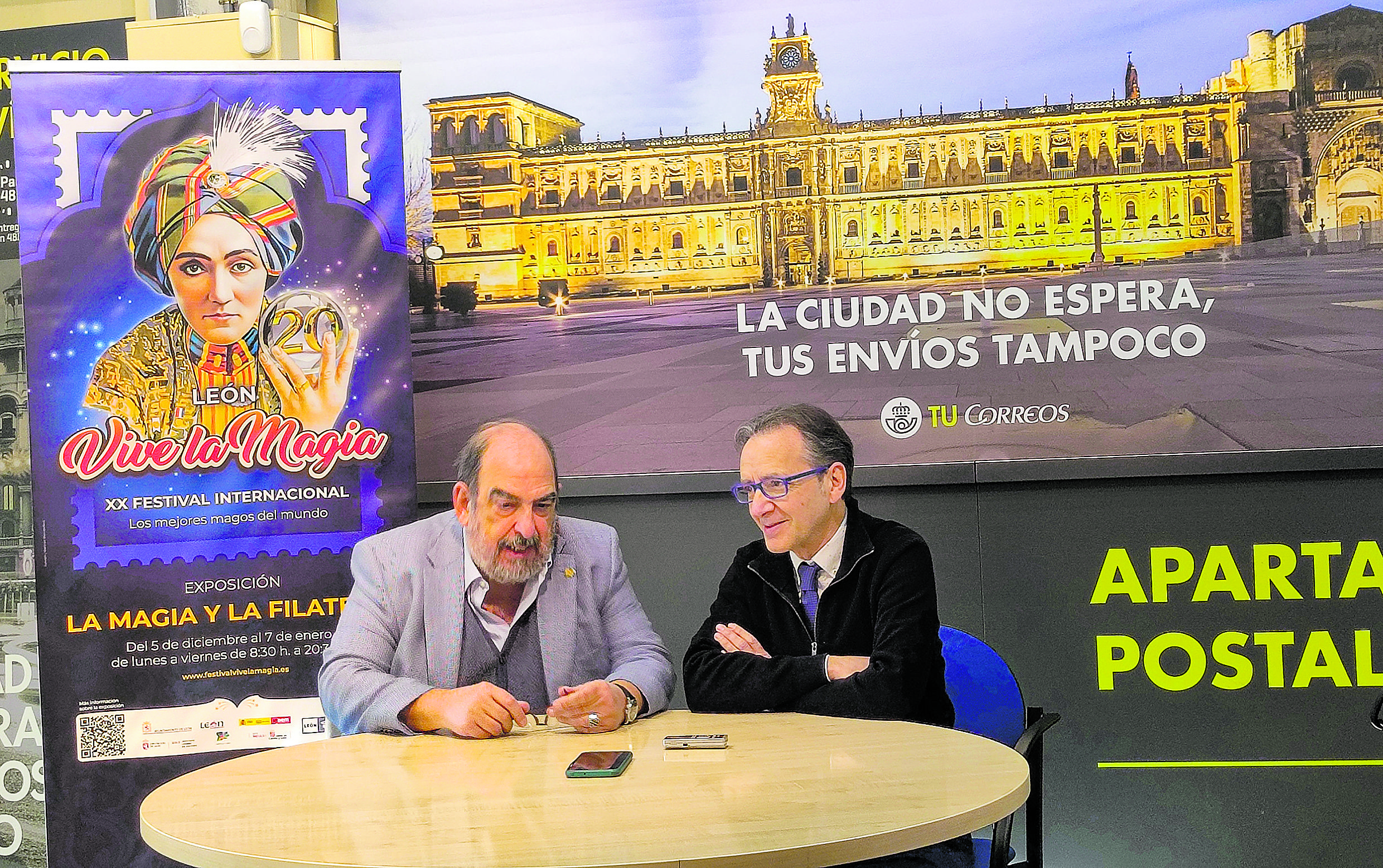 Miguel Ángel Rodríguez y Juan Mayoral durante la presentación.