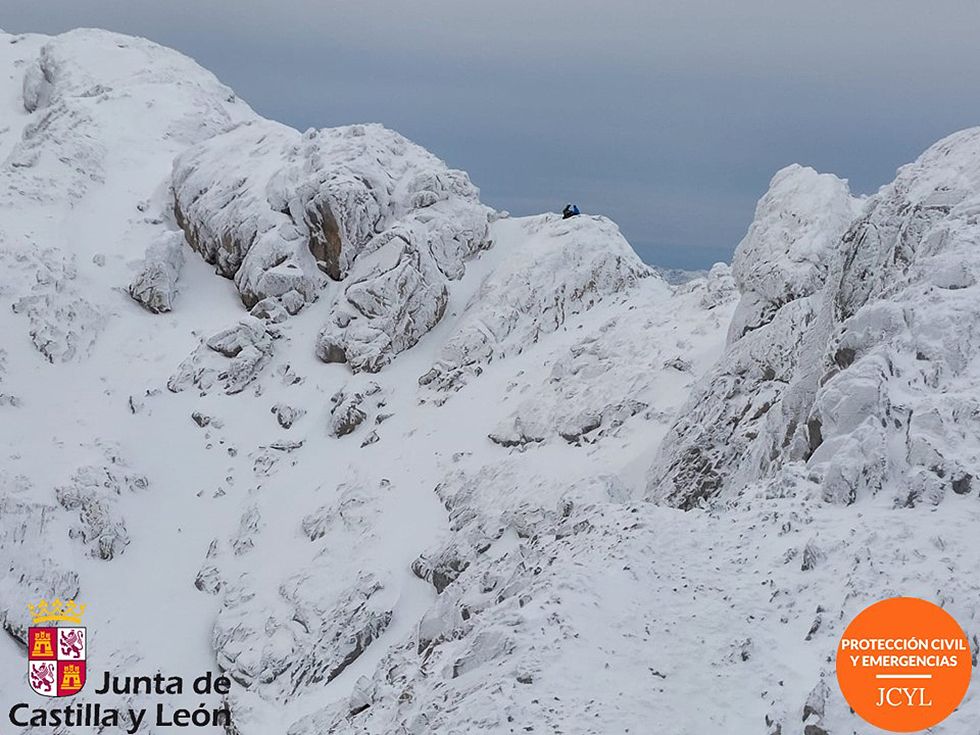 Imagen de los montañeros enriscados. | 112