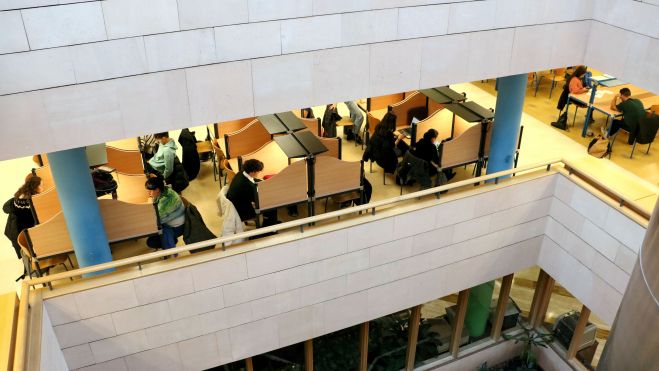 Busca facilitar el acceso y la difusión de los recursos de información. | L.N.C.