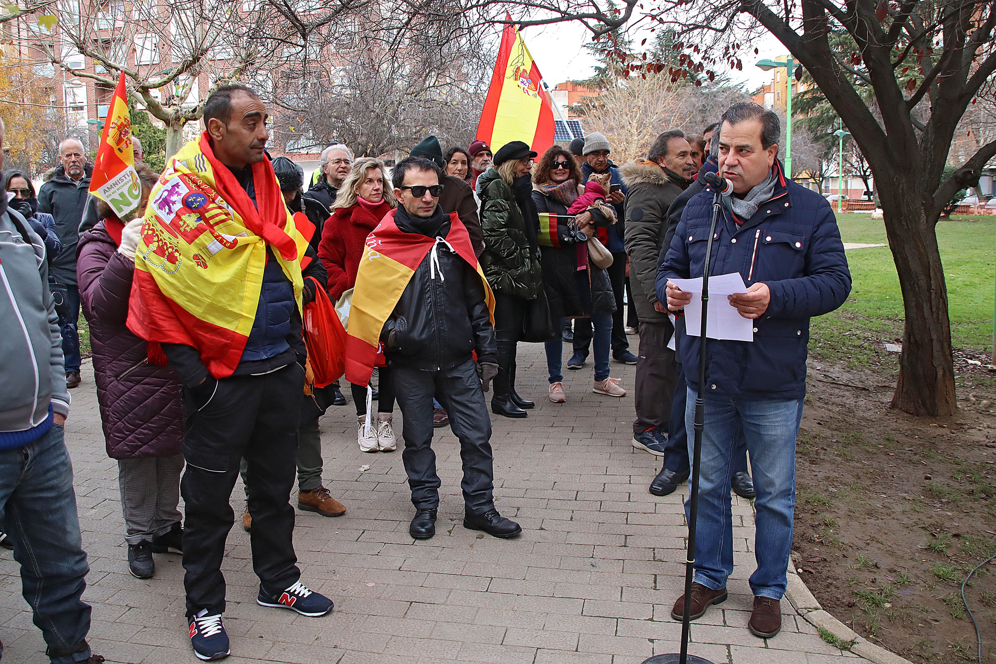 La concentración ha agrupado a medio centenar de personas en León. | PEIO GARCÍA (ICAL)