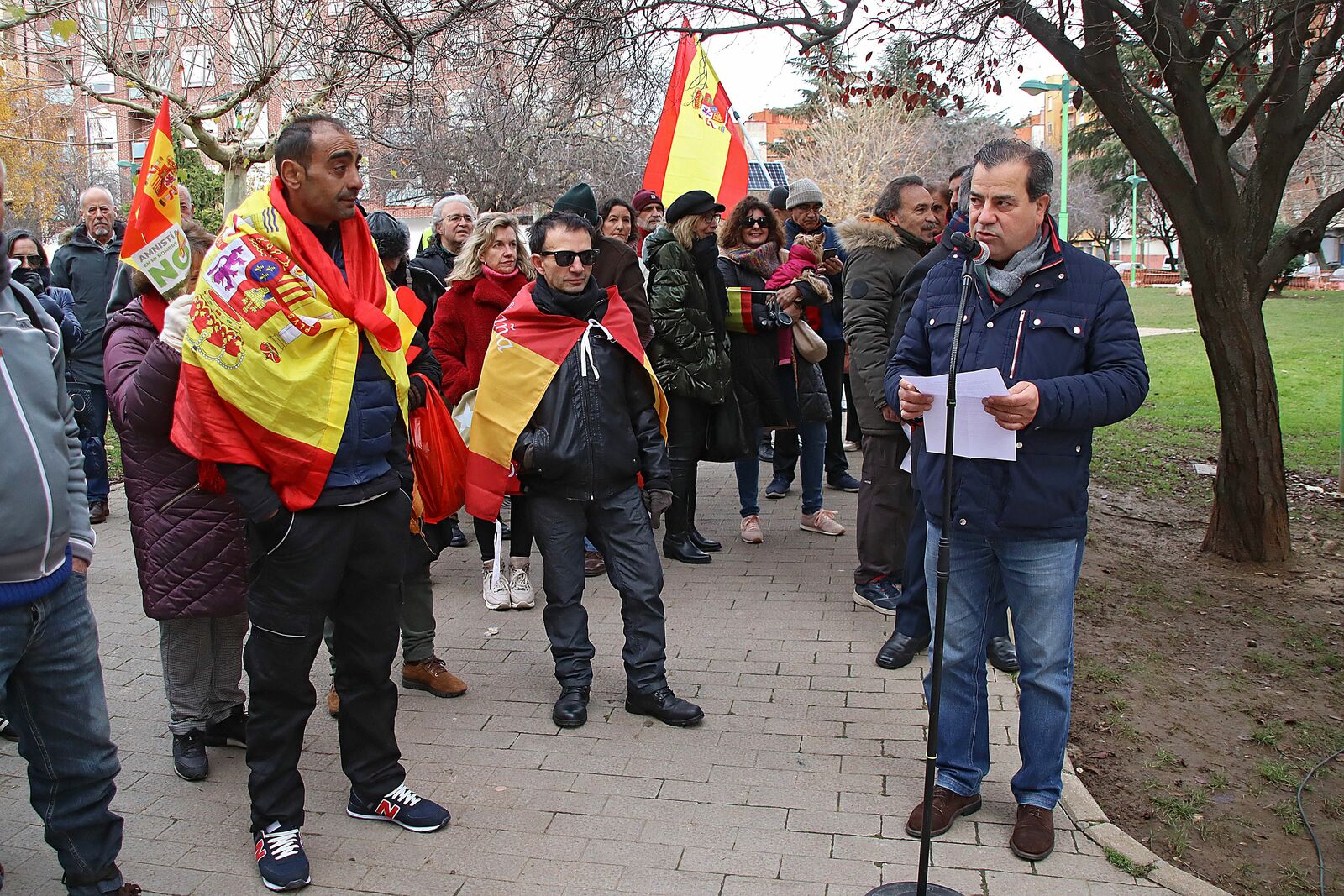 La concentración ha agrupado a medio centenar de personas en León. | PEIO GARCÍA (ICAL)