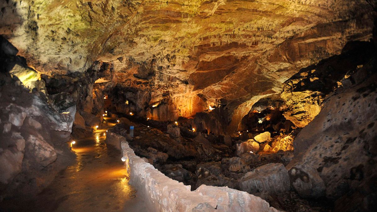 Imagen del interior de la Cueva de Valporquero. | DANIEL MARTÍN