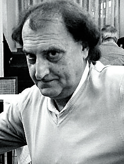 El escritor Javier Tomé.