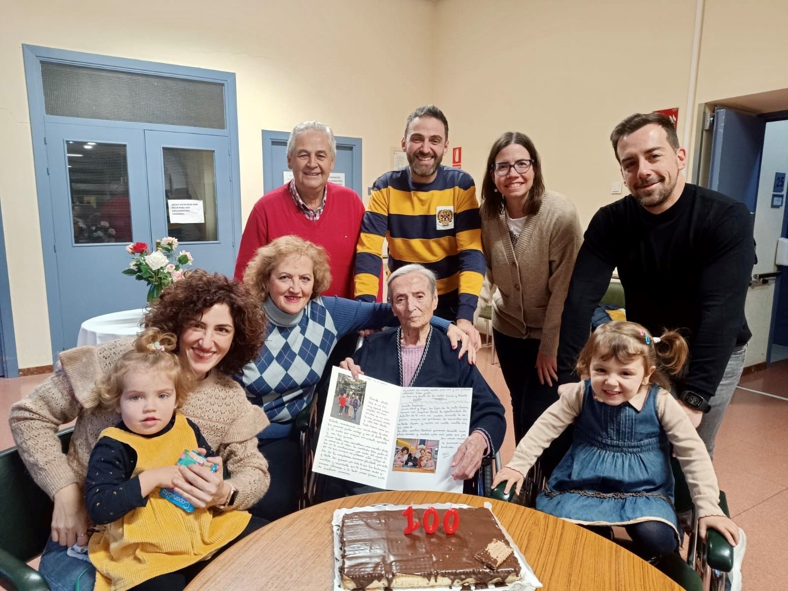 Regina Valbuena Valdés celebró su centenario junto a su familia. | L.N.C.