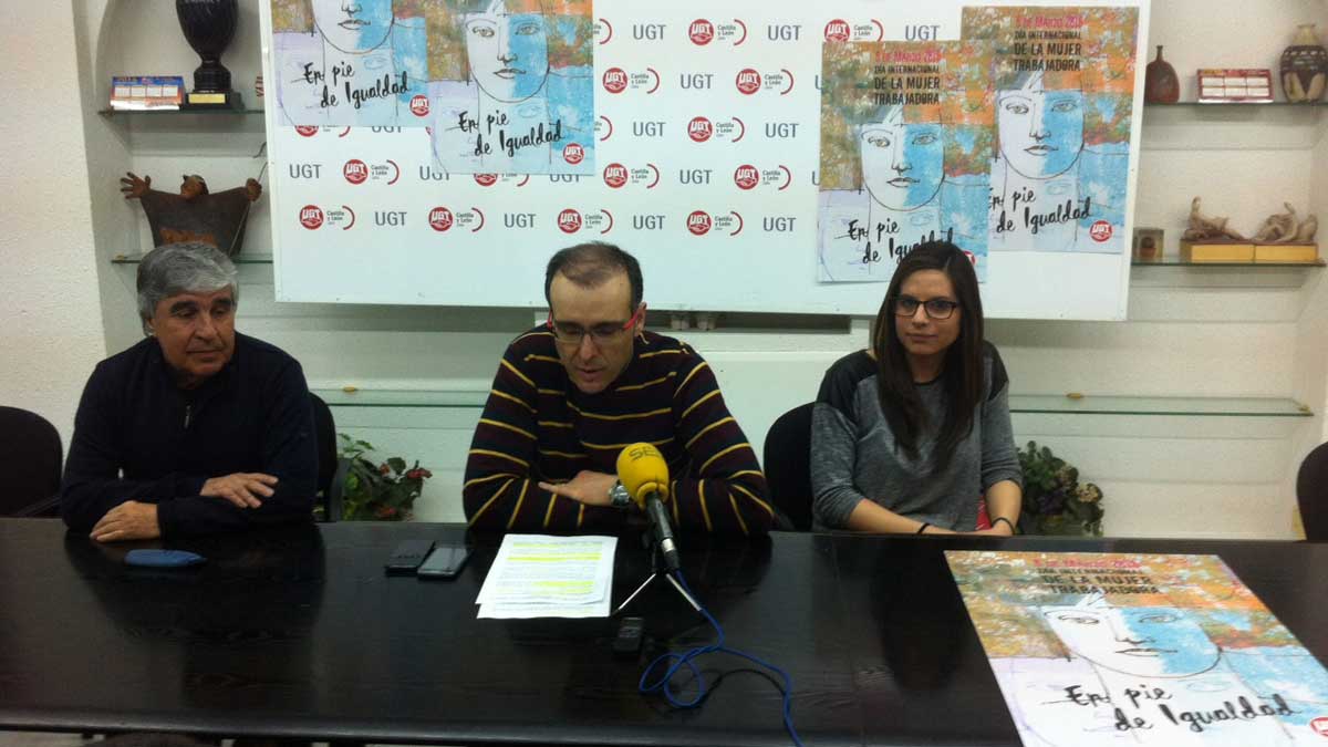 De izquierda a derecha, Félix Ordás, de la Secretaría de Igualdad y Mujer, el secrtario provincial de UGT, Manuel Mayo, y la responsable de Juventud, Nuria Rubio. De izquierda a derecha, Félix Ordás, de la Secretaría de Igualdad y Mujer, el secrtario provincial de UGT, Manuel Mayo, y la responsable de Juventud, Nuria Rubio.