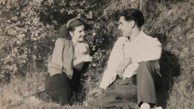 «Mira qué guapo era mi marido, Laurentino, aquí todavía éramos novios ¿A qué parece un actor de cine?», dice Pilar, con orgullo, de ‘Chamuscas’. «Mira qué guapo era mi marido, Laurentino, aquí todavía éramos novios ¿A qué parece un actor de cine?», dice Pilar, con orgullo, de ‘Chamuscas’.
