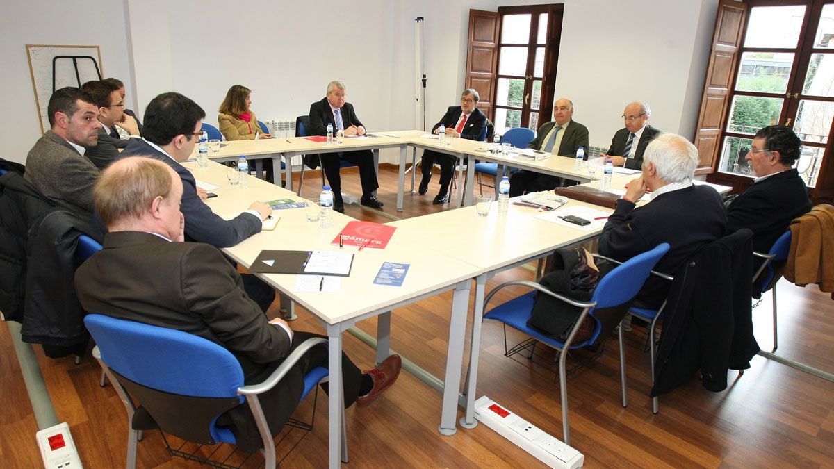 Reunión de constitución de la Agrupación para la Promoción y el Desarrollo Económico del Bierzo, este martes en Ponferrada. |CÉSAR SÁNCHEZ (ICAL)