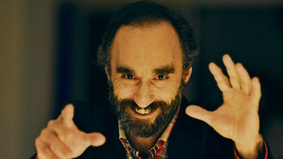 El  artista leonés Carlos Cuenllas el pasado viernes en la inauguración de la exposición en la galería Cinabrio. | DANIEL MARTÍN