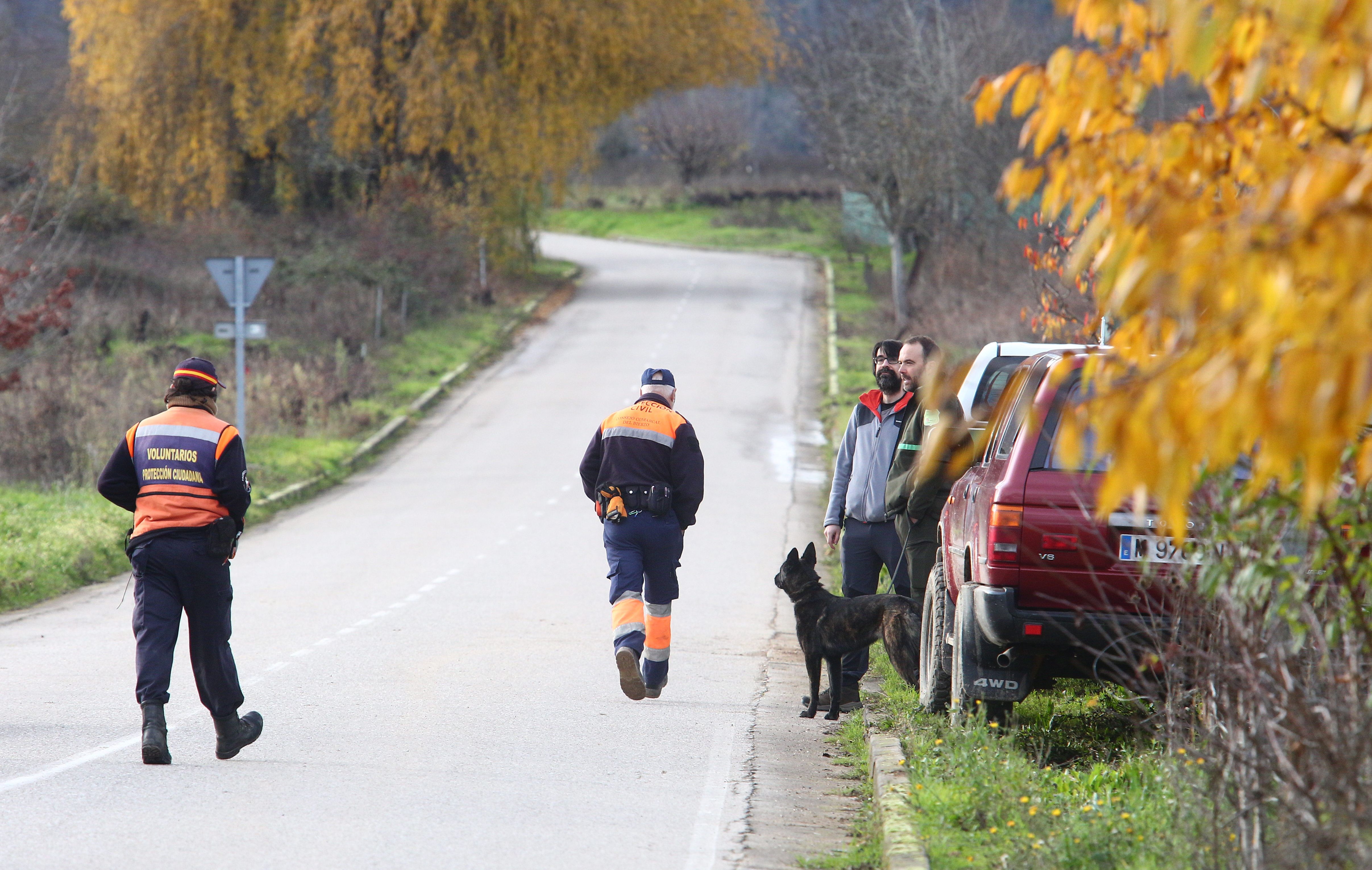 La Policía Nacional ha incluído una patrulla canina a la búsqueda. | ICAL