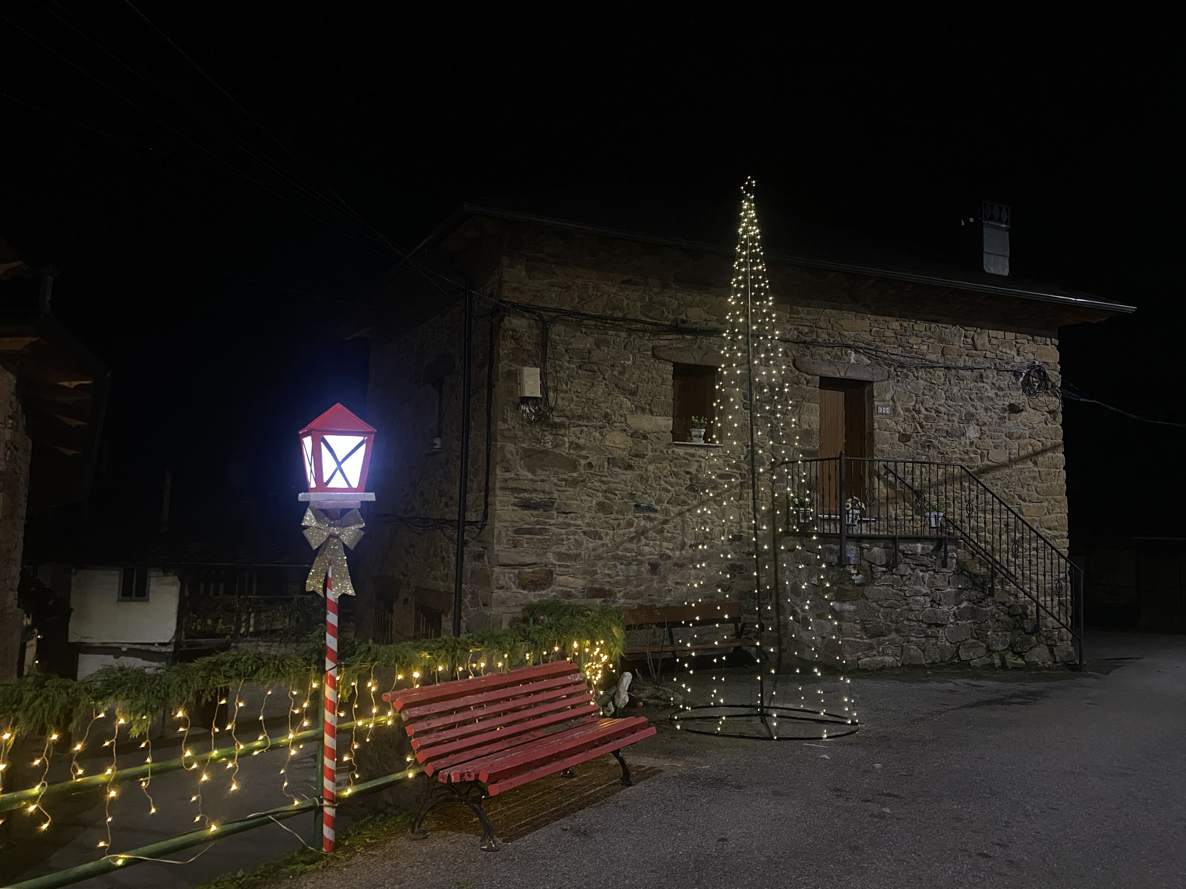 Decoración navideña en Lillo del Bierzo.