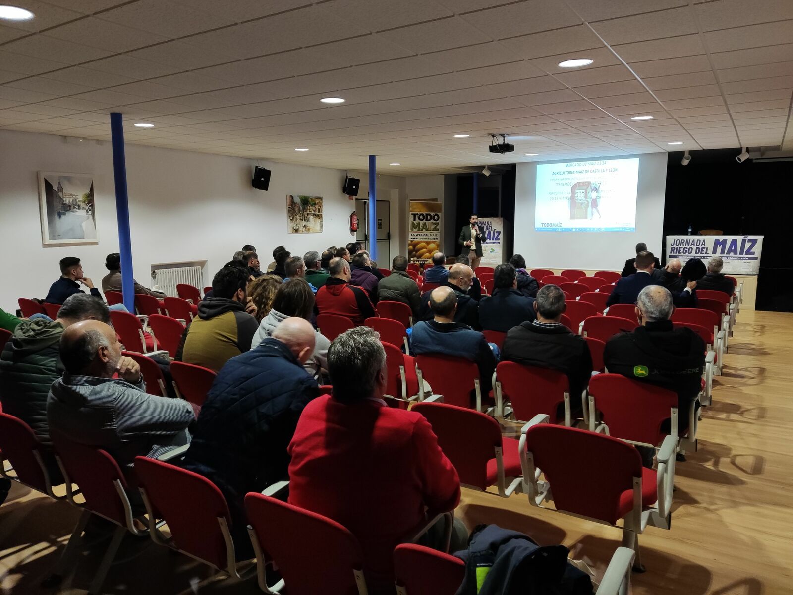 Un instante de la jornada celebrada el martes en Santa María del Páramo. | A.R.