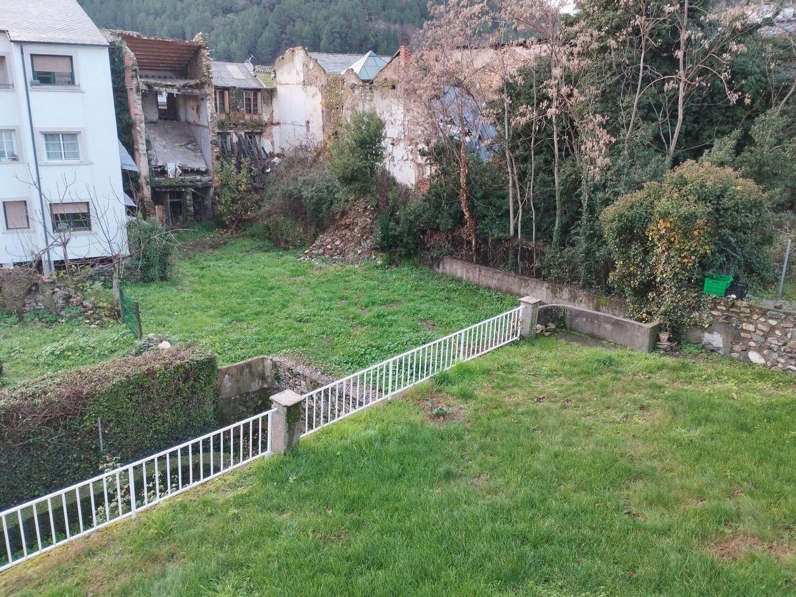 Jardín de la casa natal de Enrique Gil y Carrasco.