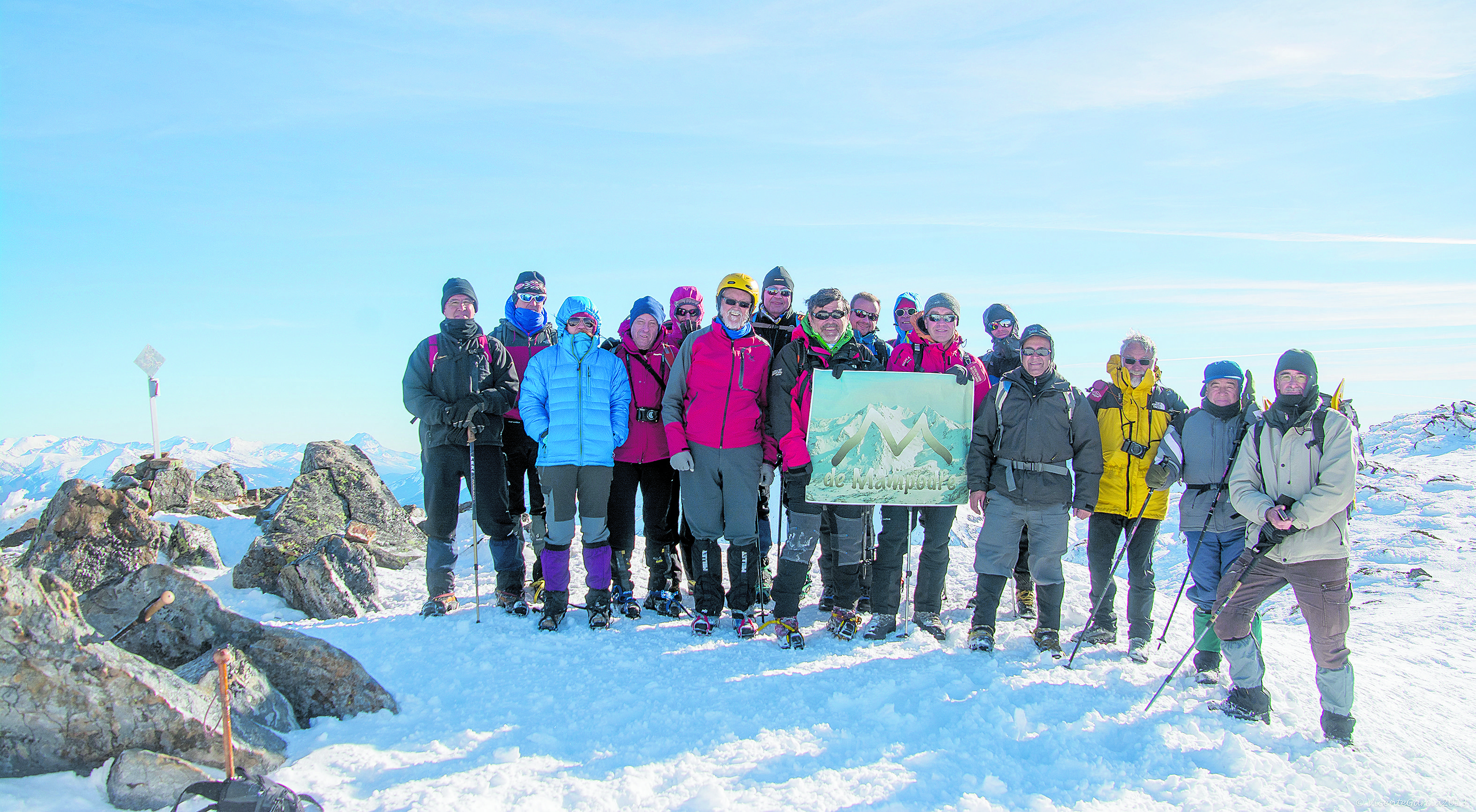 Inicio de la celebración del Día de las montañas en 2013-Cumbre del Pico Lago. | VICENTE GARCÍA