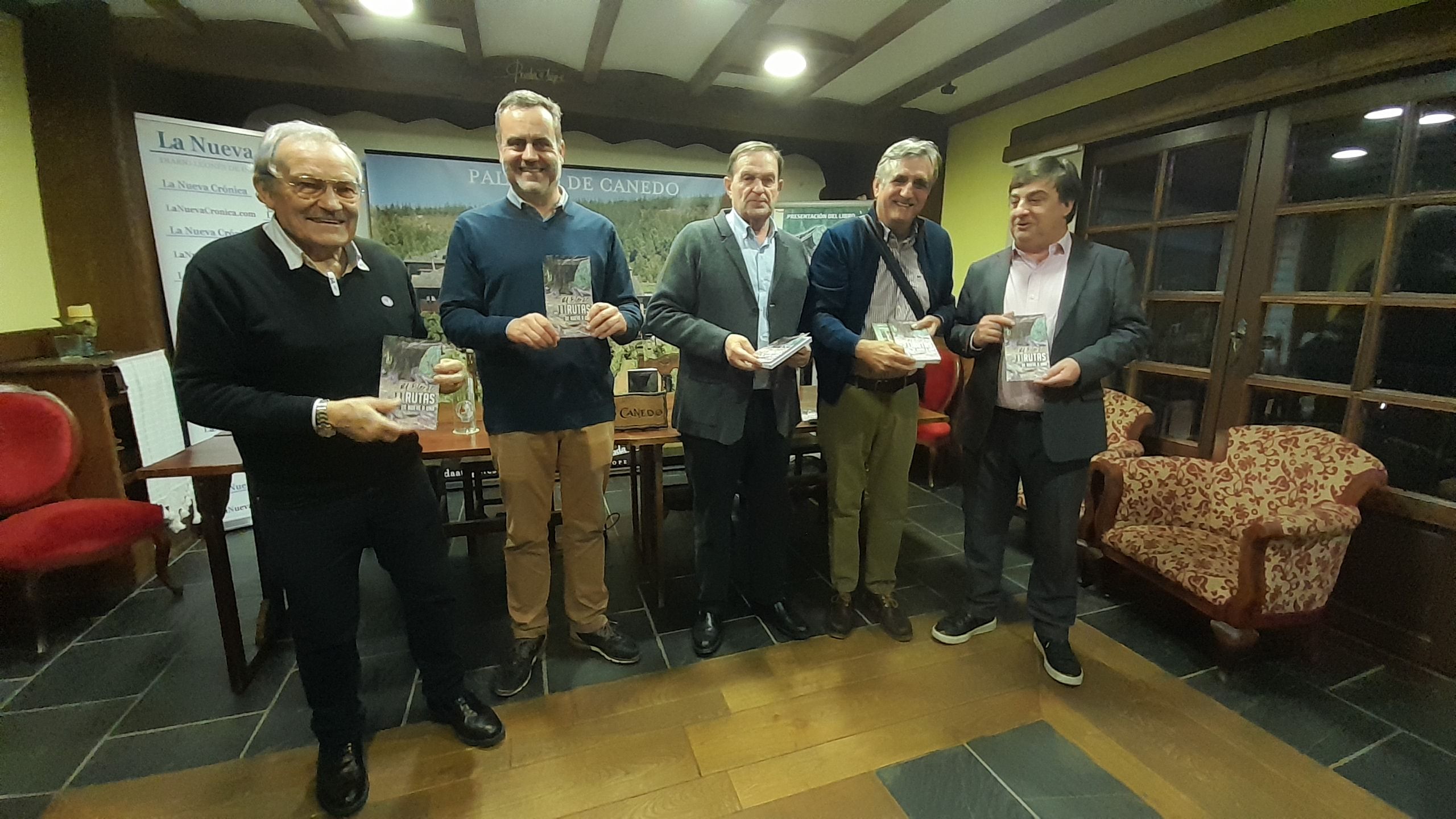 Presentación del libro con sus patrocinadores en el Palacio de Canedo. | MAR IGLESIAS
